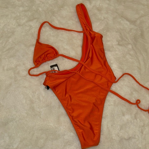 Pretty Little Thing Orange Plait detail assymetric swimsuit - Picture 7 of 8